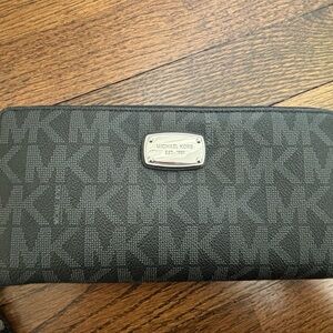 Michael Kors Wristlet Wallet | Never used